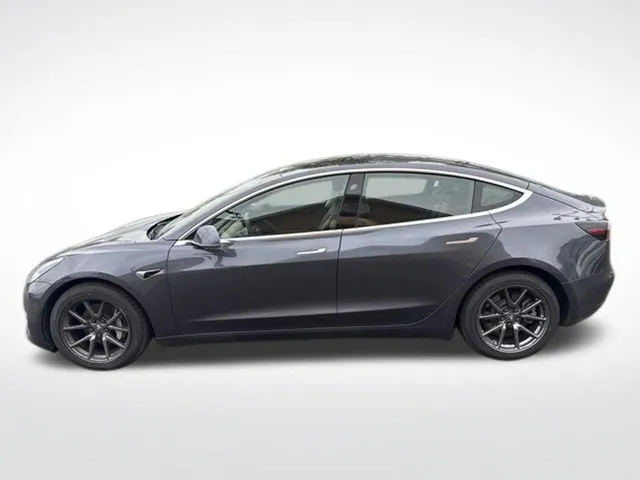 Tesla Model 3 photo 6