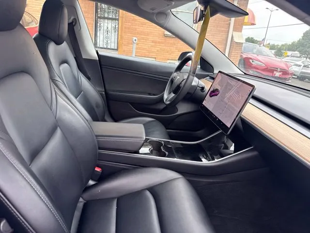 Tesla Model 3 photo 20