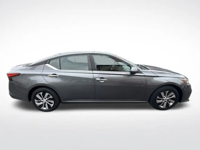 Gray 2020 Nissan Altima 2.5 S for sale in Milwaukee, WI