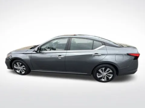 More photos of 2020 Nissan Altima 2.5 S at Diamond Jim's Motor Cars, WI