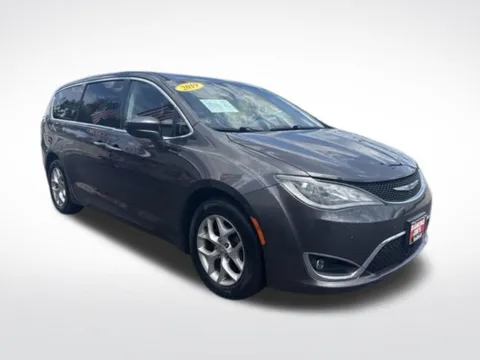 Unknown 2019 Chrysler Pacifica Touring Plus for sale in Milwaukee, WI