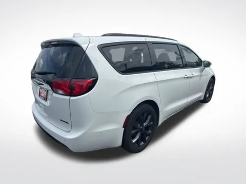 Another view of 2020 Chrysler Pacifica Limited for sale in Milwaukee, WI at Diamond Jim's Motor Cars