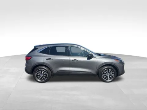 Photos of 2022 Ford Escape Plug-In Hybrid SE for sale in Milwaukee, WI at Diamond Jim's Motor Cars