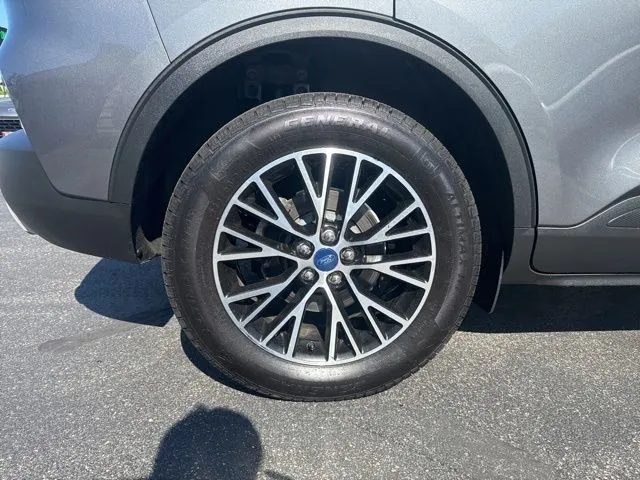 Ford Escape photo 16