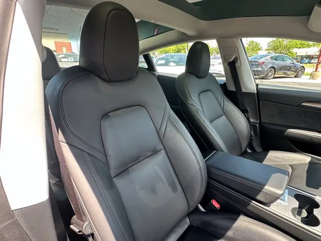 Tesla Model 3 photo 27
