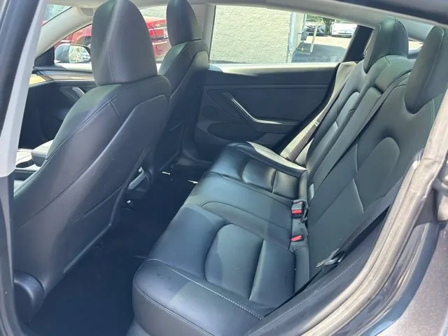 Tesla Model 3 photo 17