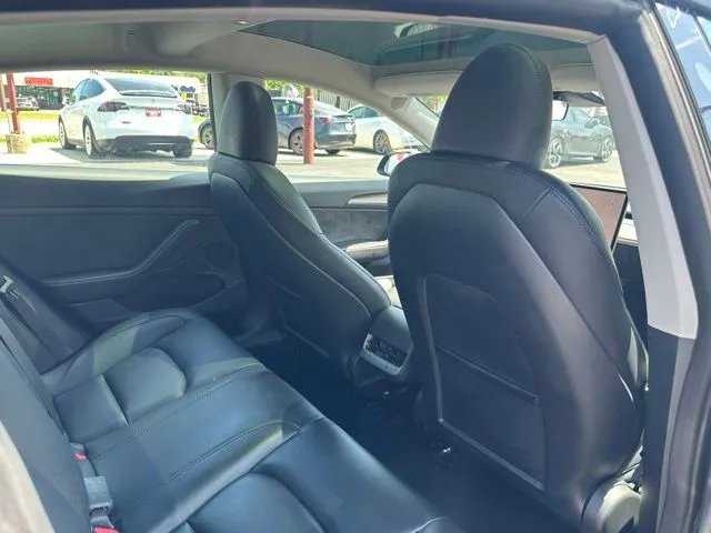Tesla Model 3 photo 24