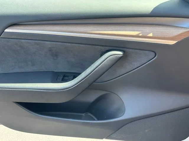 Tesla Model 3 photo 16