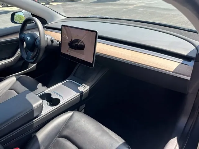 Tesla Model 3 photo 26
