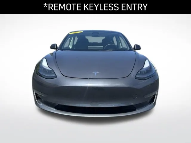 Tesla Model 3 photo 9