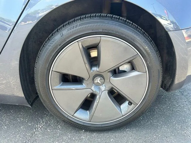 Tesla Model 3 photo 21