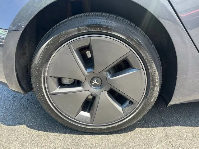 Tesla Model 3 photo 22