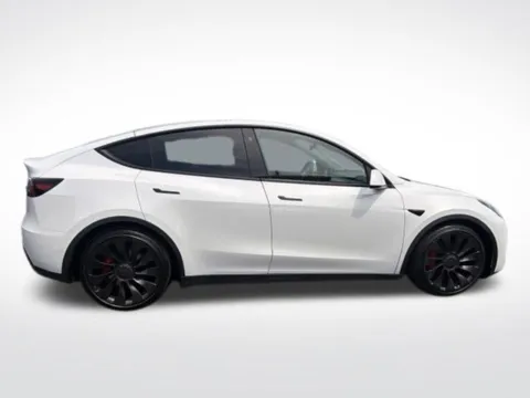 Photos of 2022 Tesla Model Y Performance for sale in Milwaukee, WI at Diamond Jim's Motor Cars