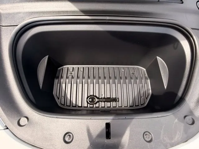 Tesla Model Y photo 23