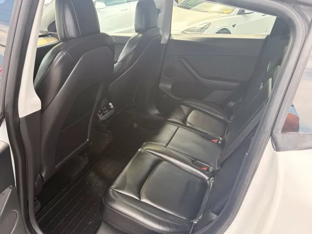 Tesla Model Y photo 17