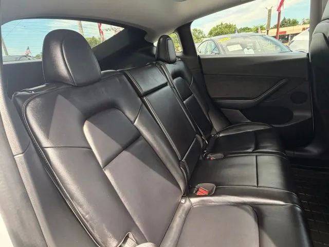 Tesla Model Y photo 21