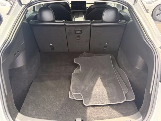 Tesla Model Y photo 18