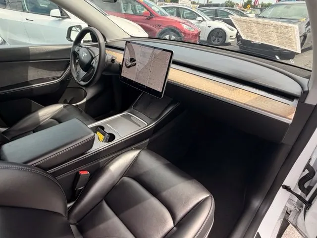Tesla Model Y photo 22