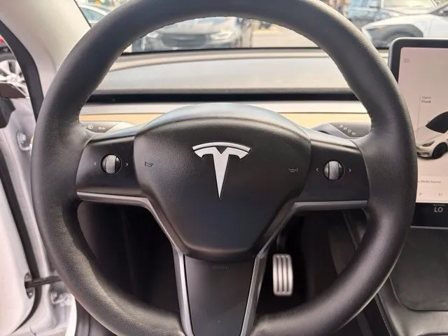Tesla Model Y photo 10