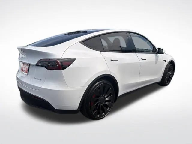 Tesla Model Y photo 3