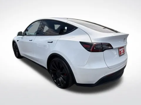More photos of 2022 Tesla Model Y Performance at Diamond Jim's Motor Cars, WI