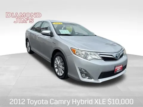 Silver 2012 Toyota Camry Hybrid XLE for sale in Milwaukee, WI
