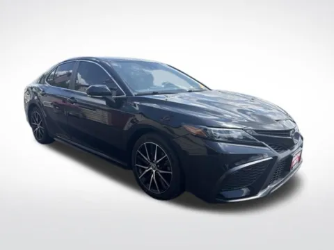 Black 2022 Toyota Camry SE for sale in Milwaukee, WI