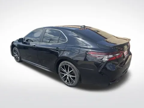 More photos of 2022 Toyota Camry SE at Diamond Jim's Motor Cars, WI