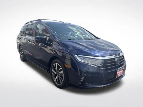 Black 2021 Honda Odyssey Touring for sale in Milwaukee, WI