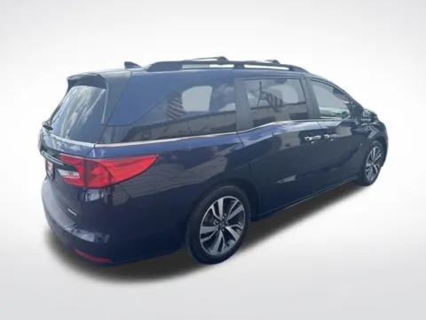 Another view of 2021 Honda Odyssey Touring for sale in Milwaukee, WI at Diamond Jim's Motor Cars