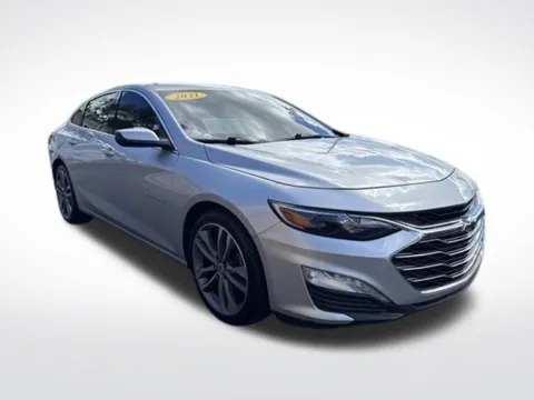 Silver 2021 Chevrolet Malibu LT for sale in Milwaukee, WI