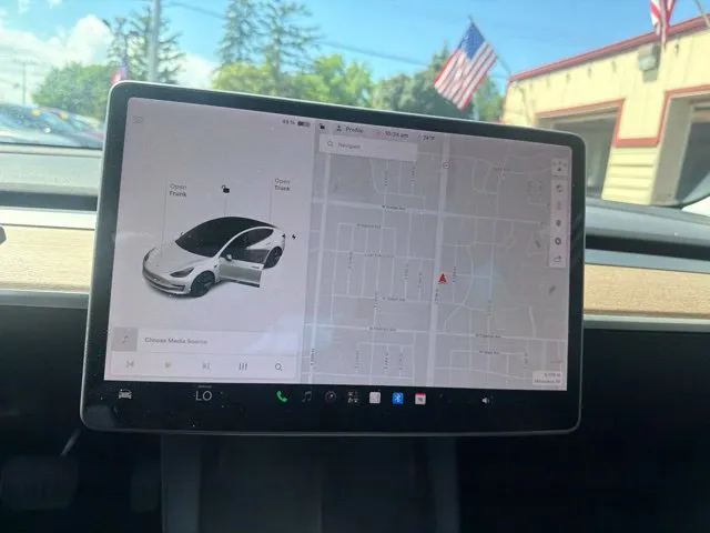 Tesla Model 3 photo 16