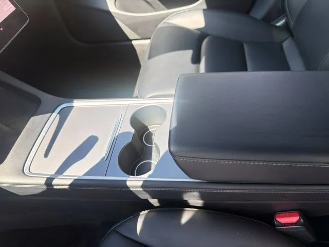 Tesla Model 3 photo 17