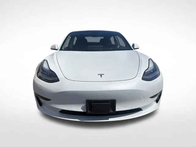 Tesla Model 3 photo 8