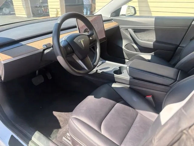 Tesla Model 3 photo 13