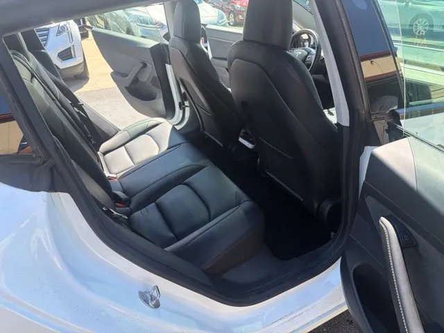 Tesla Model 3 photo 23