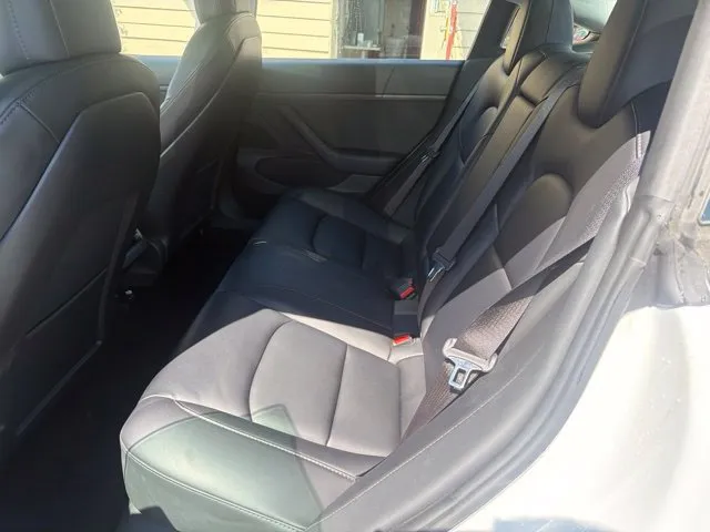Tesla Model 3 photo 19