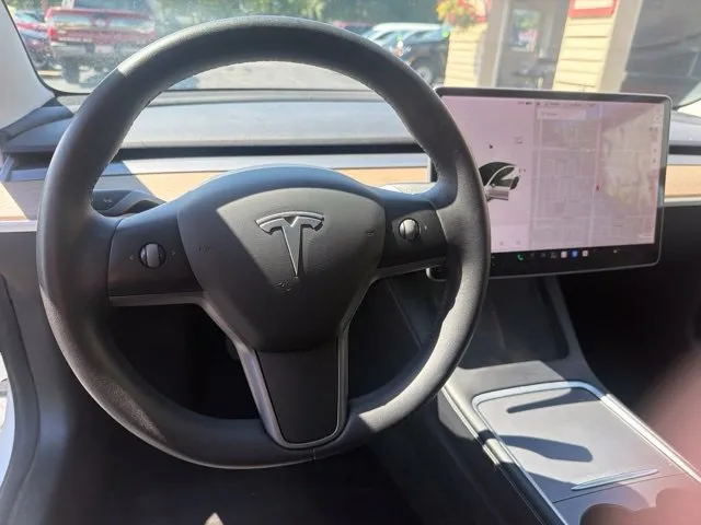 Tesla Model 3 photo 15