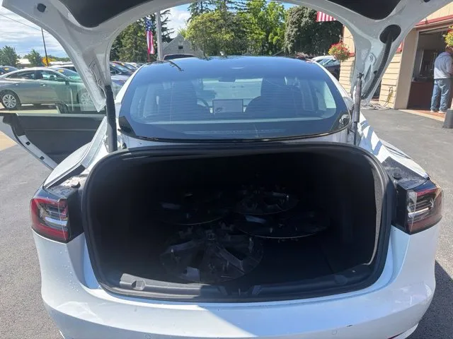 Tesla Model 3 photo 22