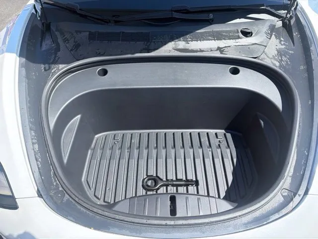 Tesla Model 3 photo 28