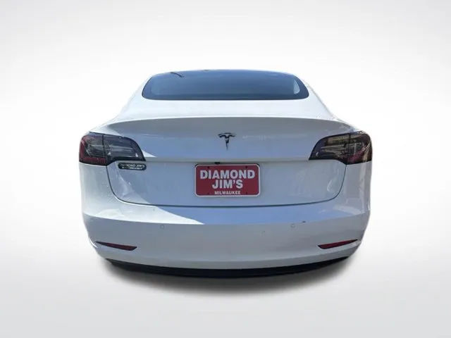 Tesla Model 3 photo 4