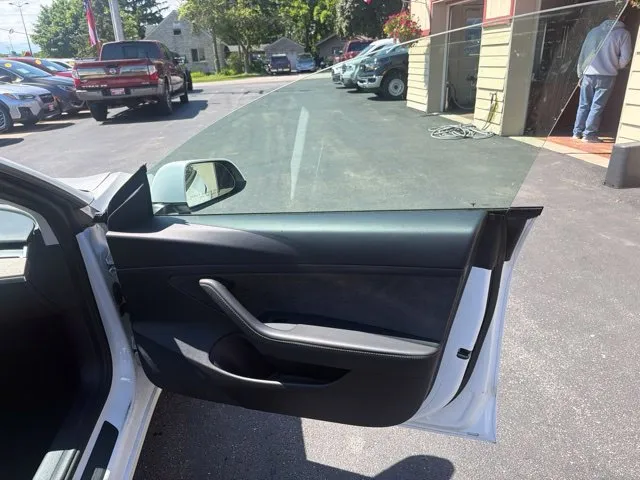 Tesla Model 3 photo 27