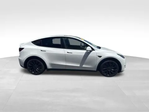 Photos of 2022 Tesla Model Y Performance for sale in Milwaukee, WI at Diamond Jim's Motor Cars