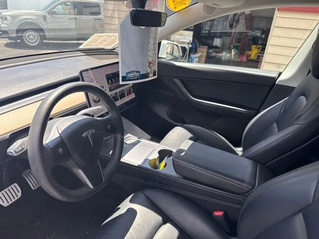 Tesla Model Y photo 11