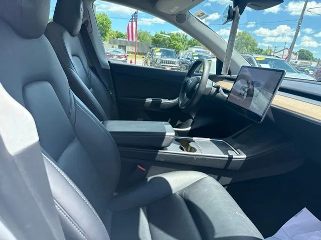 Tesla Model Y photo 20