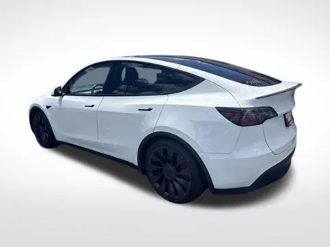 More photos of 2022 Tesla Model Y Performance at Diamond Jim's Motor Cars, WI