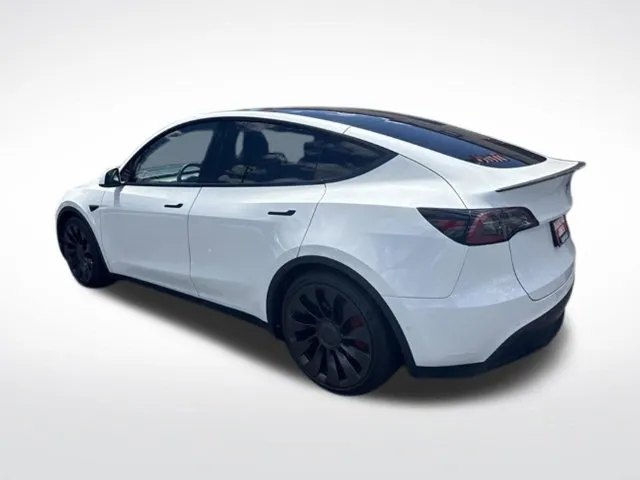 Tesla Model Y photo 5