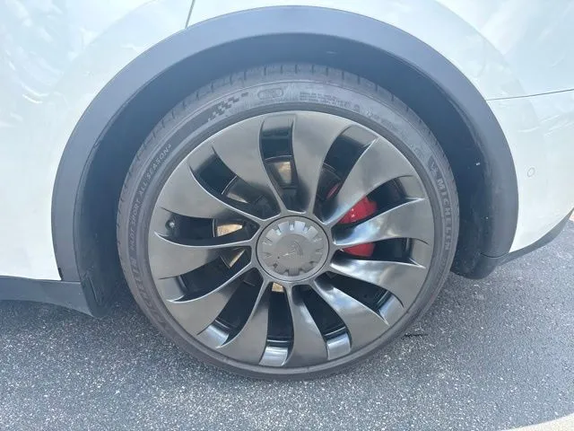 Tesla Model Y photo 14