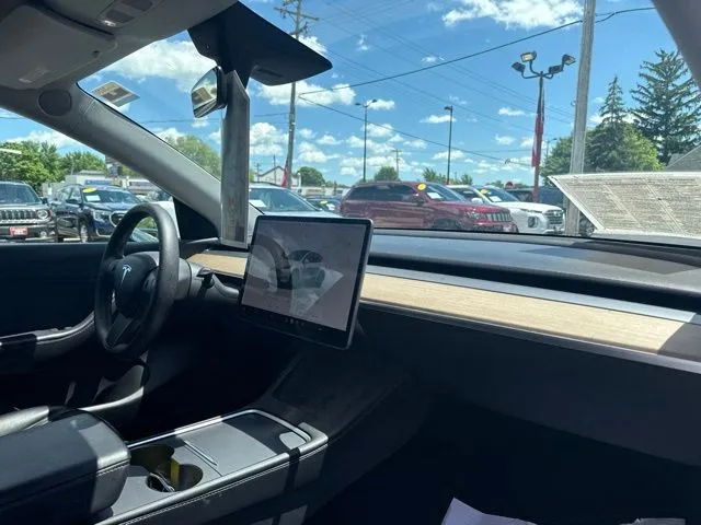 Tesla Model Y photo 19