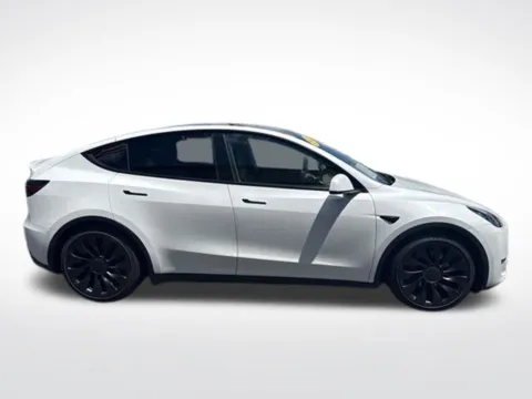 Photos of 2022 Tesla Model Y Performance for sale in Milwaukee, WI at Diamond Jim's Motor Cars